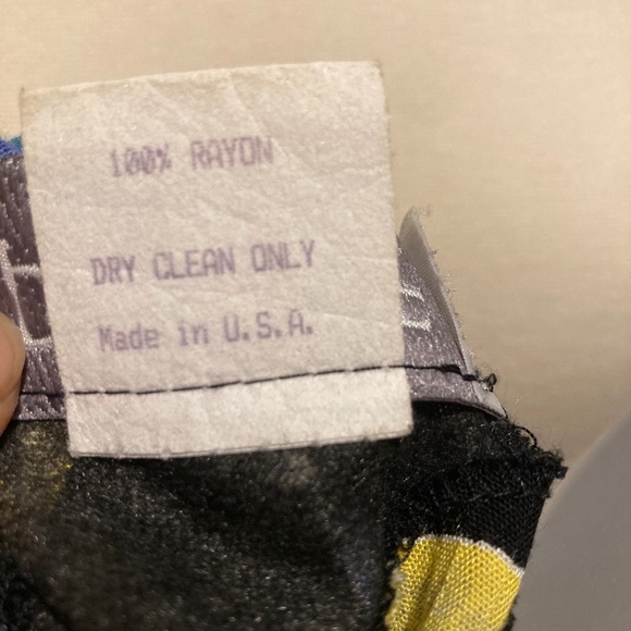 ❗️5X$30❗️ PETITE SOPHISTICATE  Colorful Geometric Patterned Cardigan  100% Rayon - Picture 9 of 9